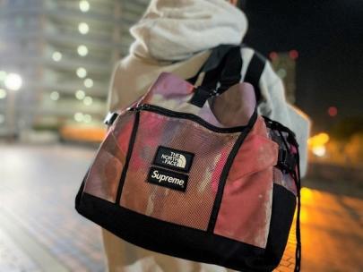 「ストリートブランドのSUPREME×THE NORTH FACE/ 」