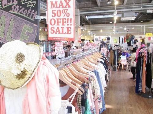 トップスのパーカー