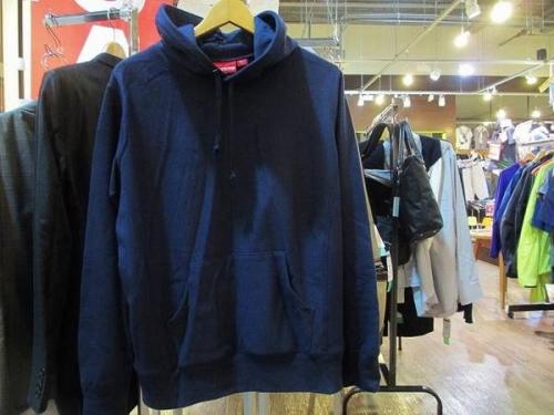 トップスのパーカー