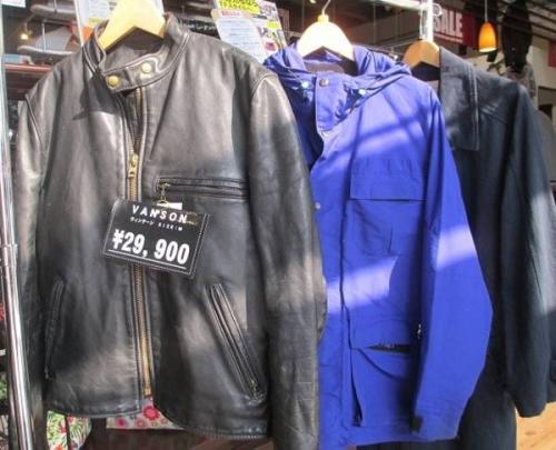 ジャケットのライダース