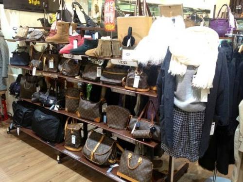 駐車場のLOUIS VUITTON