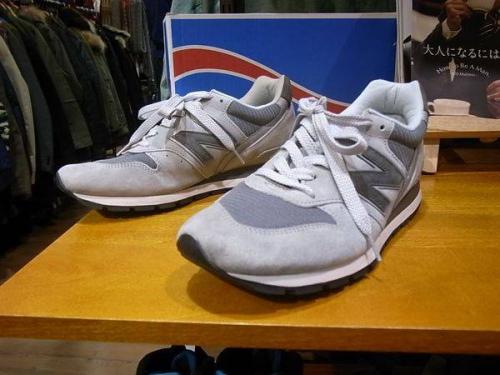 スニーカーのニューバランス