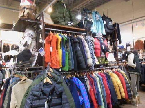 トップスのダウンジャケット