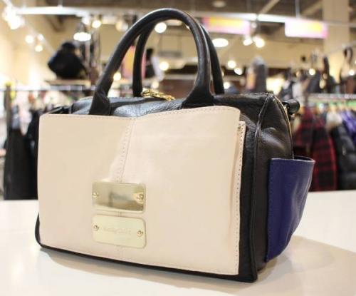 バレンシアガのミュウミュウ