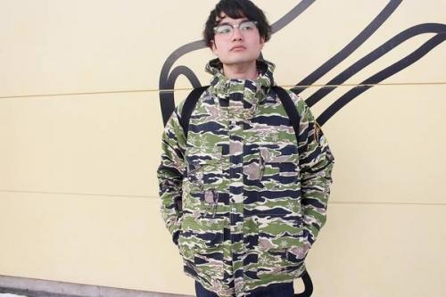 トップスのミリタリージャケット