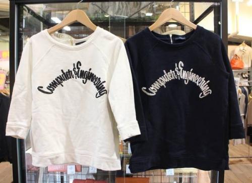 トップスのスウェット