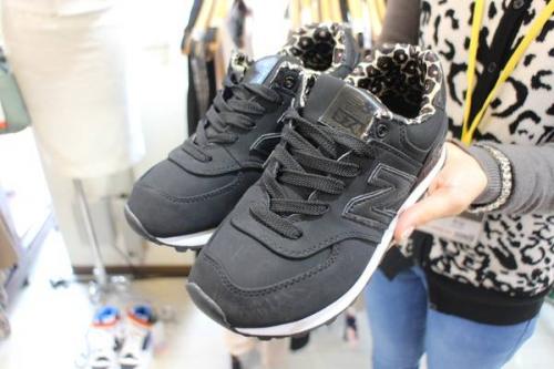 スニーカーのニューバランス