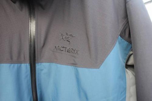 トップスのジャケット