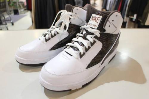 アディダスのニューバランス