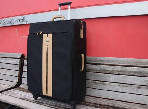 キャリーバッグのトラベルバッグ