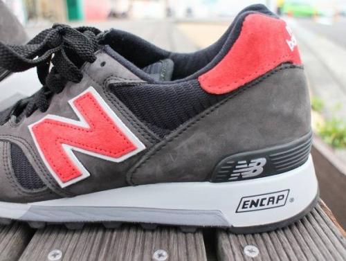 スニーカーのニューバランス