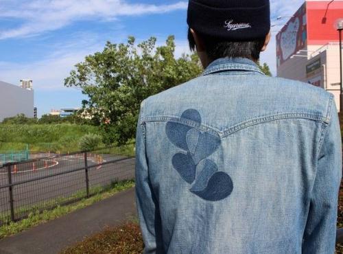 長袖シャツのデニムシャツ