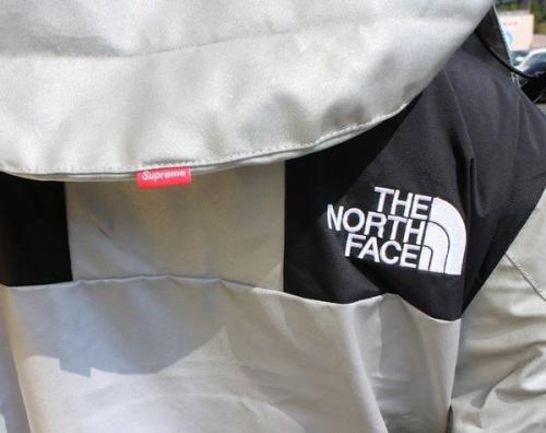 ジャケットのマウンテンパーカー