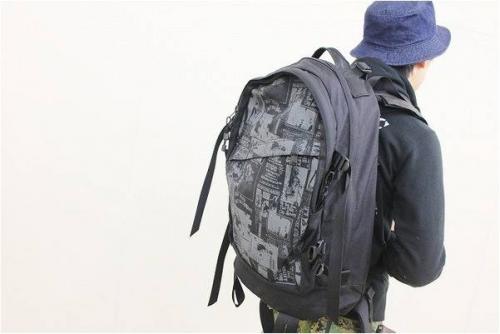 バックパックのパーカー