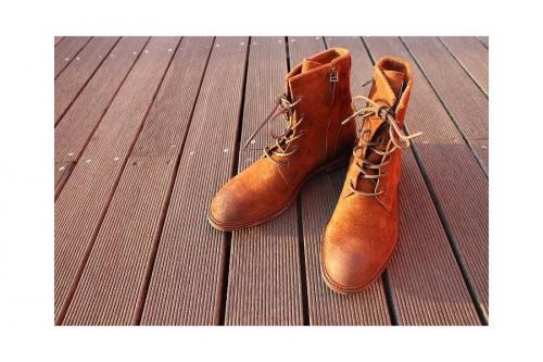 グラムのシューズ