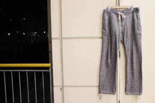 シーグリーンのスウェットパンツ