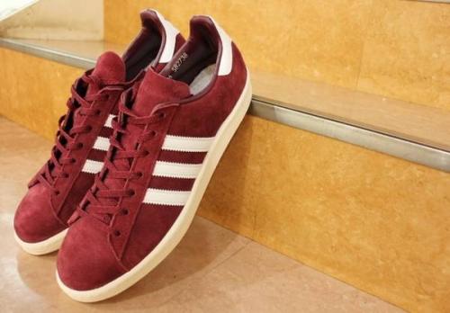 アディダスのスウェード