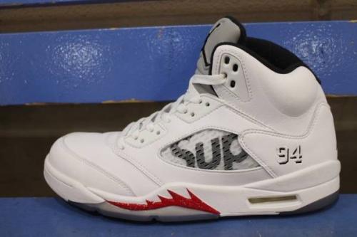 コラボのスニーカー