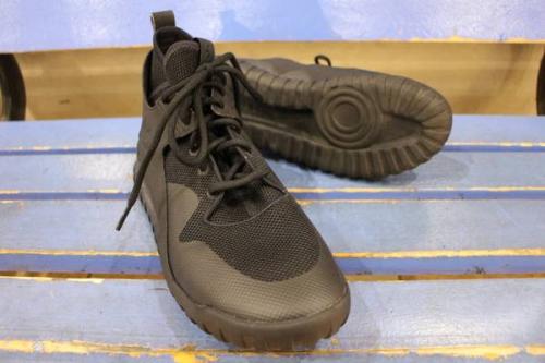 スニーカーの海外限定