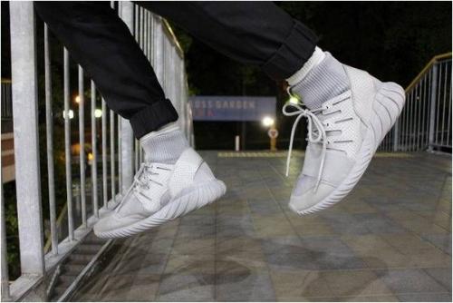 adidasのTUBULAR DOOM