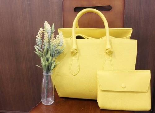 タイのレザーバッグ