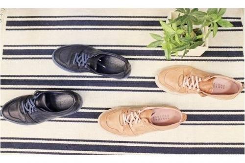 サルトルのレザースニーカー