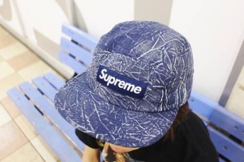 シュプリームのstussy