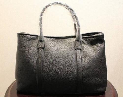 バーニーズニューヨークのメルセデスベンツ