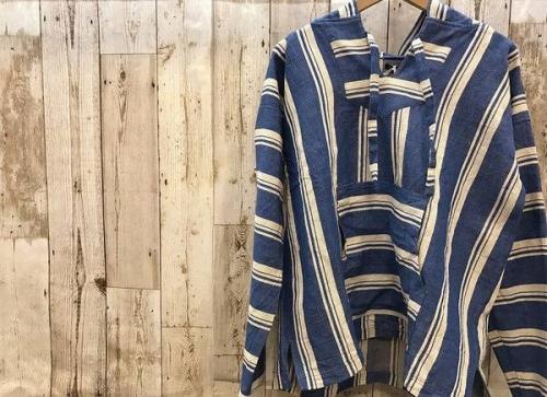 トップスのパーカー