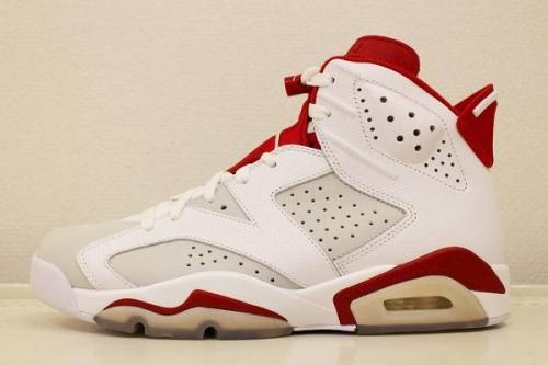 アディダスのプーマ