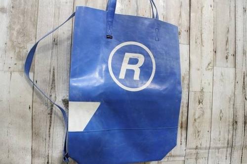 メッセンジャーバッグのバックパック