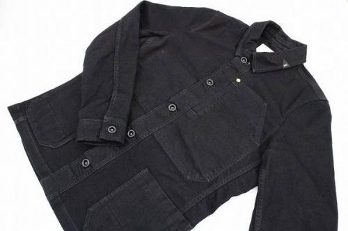 トップスのデニムジャケット