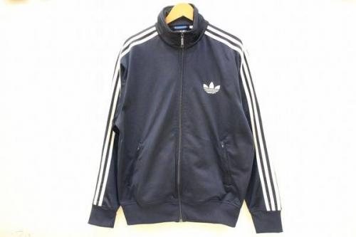 adidasのロゴ
