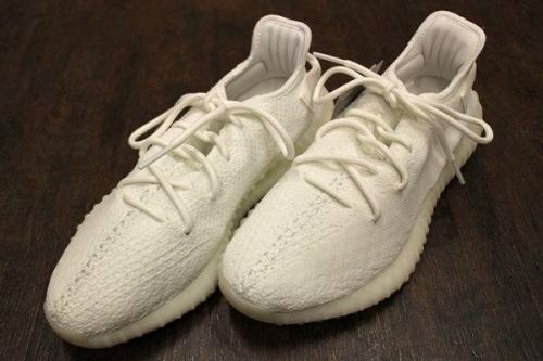 アディダスのYEEZY BOOST