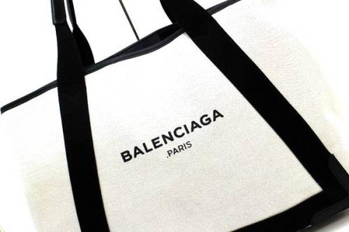 バレンシアガのCABAS