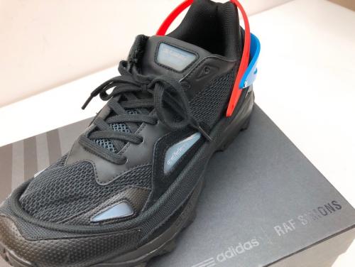 買取入荷のスニーカー