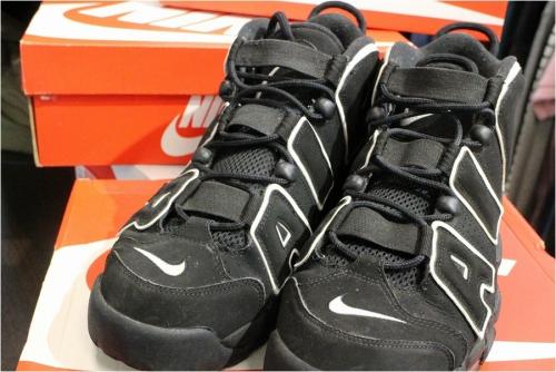 ナイキのAIR MORE UP TEMPO 414962-002