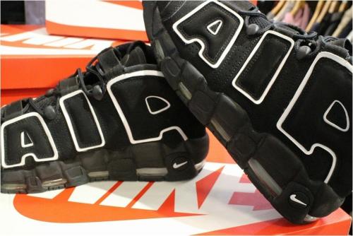 AIR MORE UP TEMPO 414962-002のメンズ