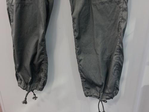 コロナのベイカーパンツ