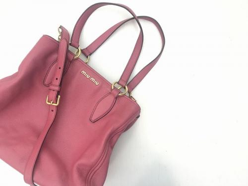 ミュウミュウのショルダーバッグ