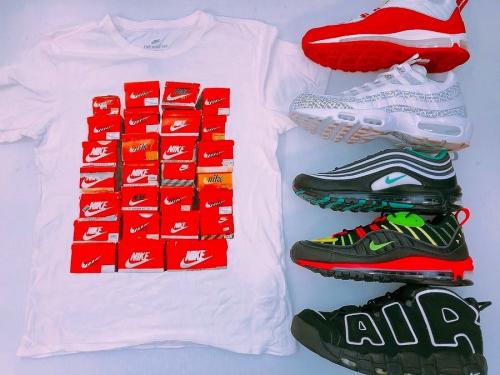 スニーカーのNIKE