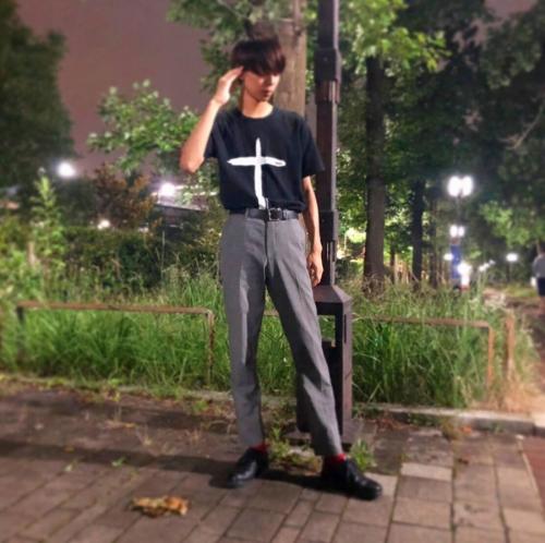 クロスプリントTシャツのメンズ