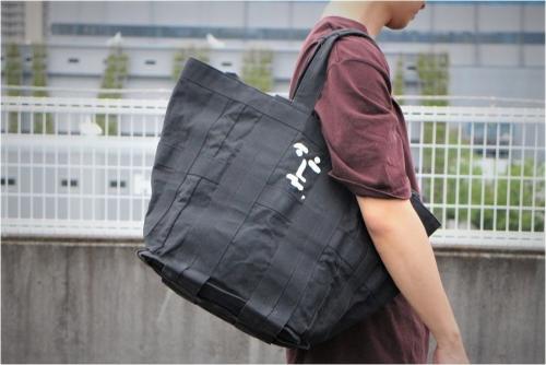 ブラックコムデギャルソンのキャンバストートバッグ