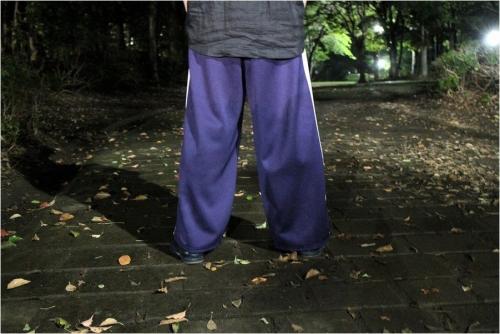 ニードルスのヒザデルトラックパンツ