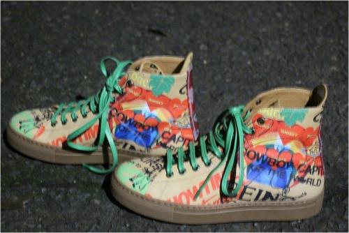 ヴィヴィアンウエストウッドのハイカットスニーカー