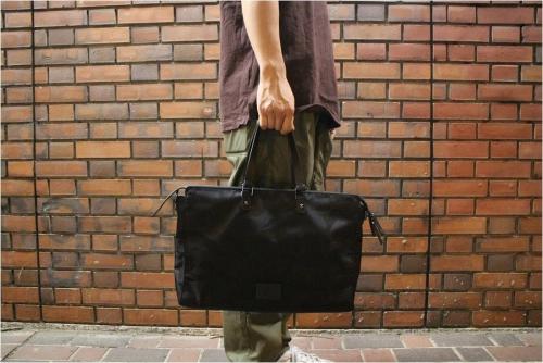 ヴァレンティノのカモフラージュ2wayバッグ