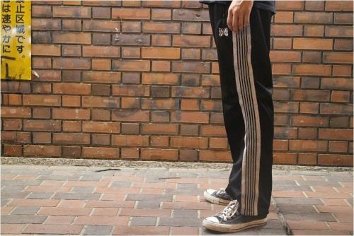 ニードルス×アウグのサイドライントラックパンツ