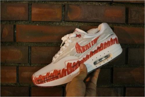 ナイキのAIR MAX1 SLETCH TO SHELF