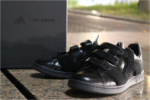 スニーカーのadidas