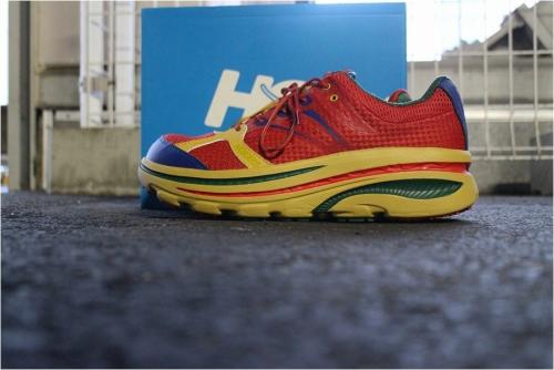 ホカ オネ オネ×エンジニアド ガーメンツのスニーカー